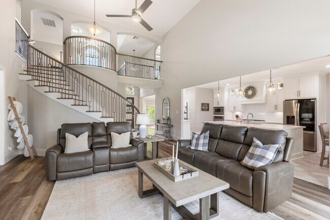 Building Photo - 6223 Pinewood Heights Dr