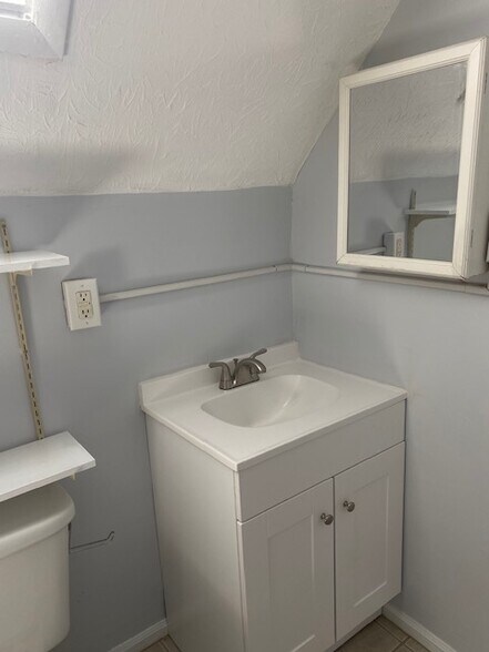 Bath - 418 Dorchester Ave