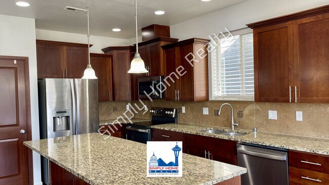 Building Photo - Welcome to this Spacious 4 bedroom, 3.5 bath Home in the Heart of Yelm!