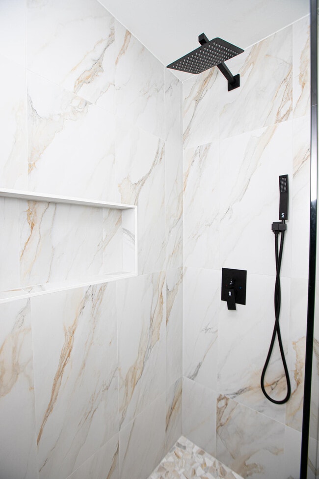 Building Photo - 10881 La Salinas Cir