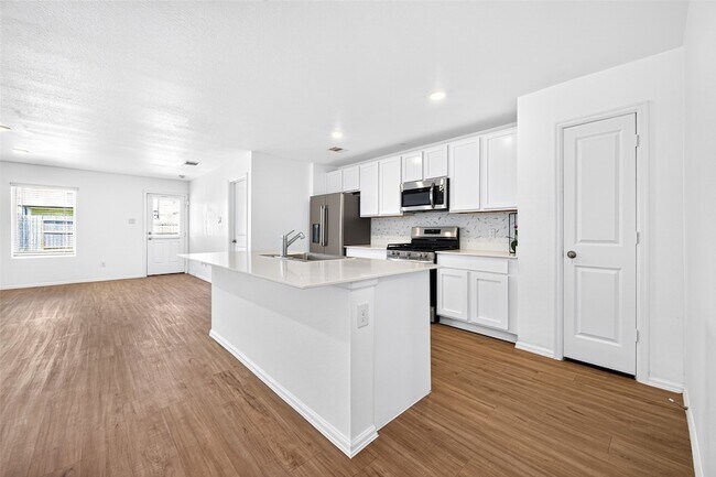 Building Photo - 27022 Breakaway Ln