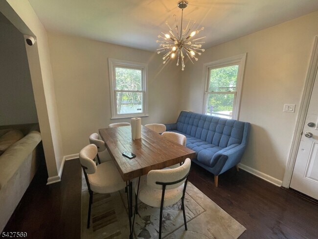 Building Photo - 1065 Sayre Rd S