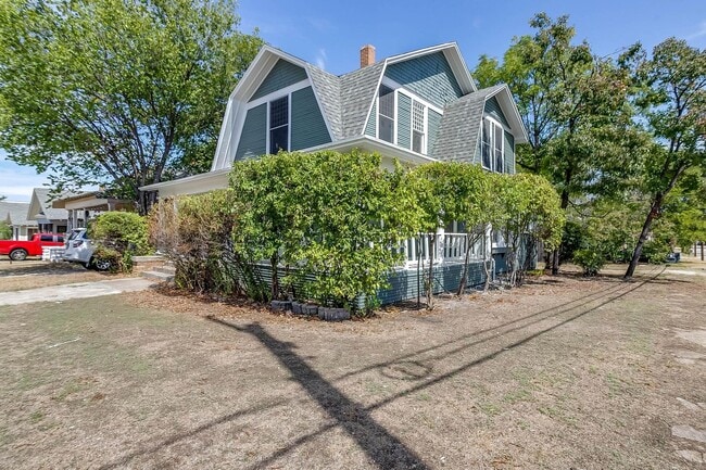 Building Photo - Large Newly Remodeled Home in Historic Fai...