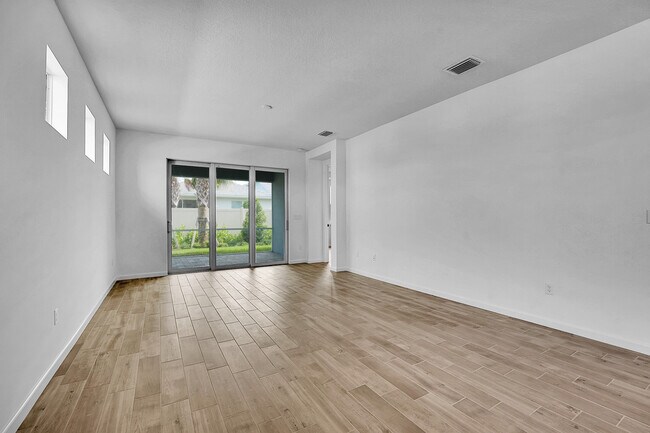 Building Photo - 4572 Nautilus Cir