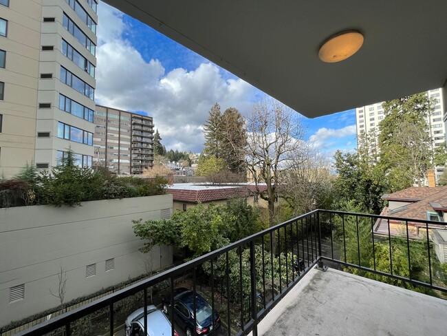 Building Photo - 2Bed 2Bath Condo in Goose Hollow - Garage ...