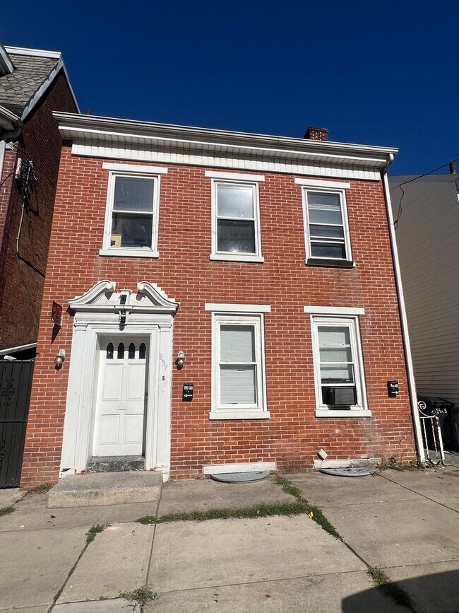 Primary Photo - 857 E Market St
