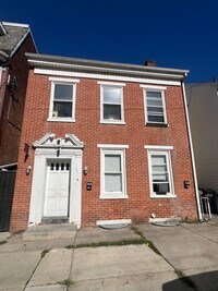Building Photo - 857 E Market St