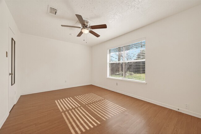 Building Photo - 2803 Fir Crest Ct