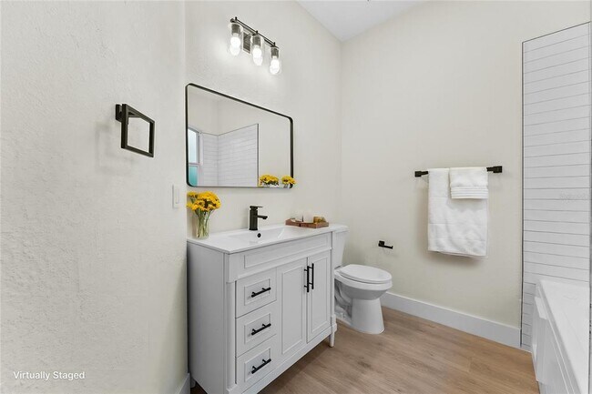 Building Photo - 2503 Dumont Ln