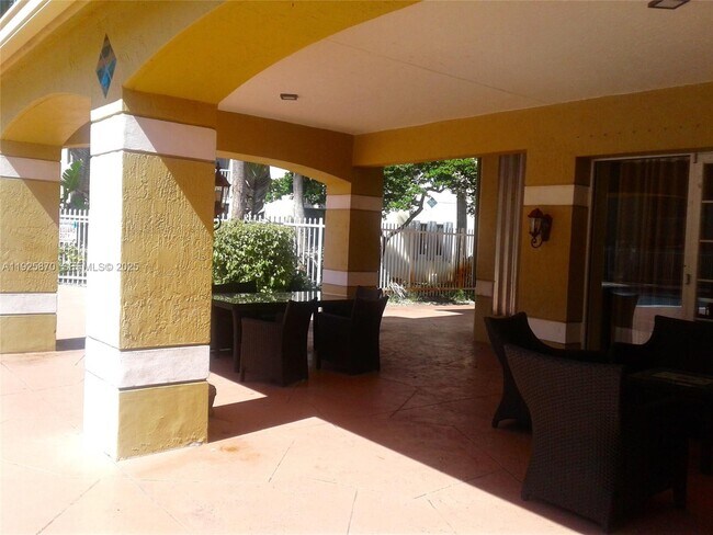 Building Photo - 460 S Park Rd