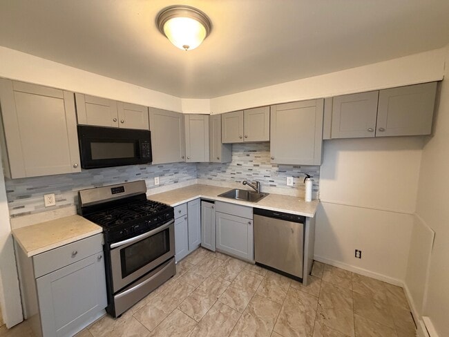 Building Photo - 130 Harvey Ave