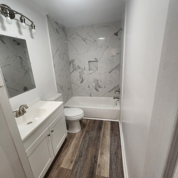 Building Photo - 308 Liston St