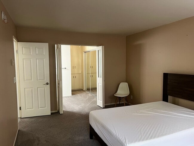 Building Photo - Two Bedroom One Bath Condo for Rent in Pla...