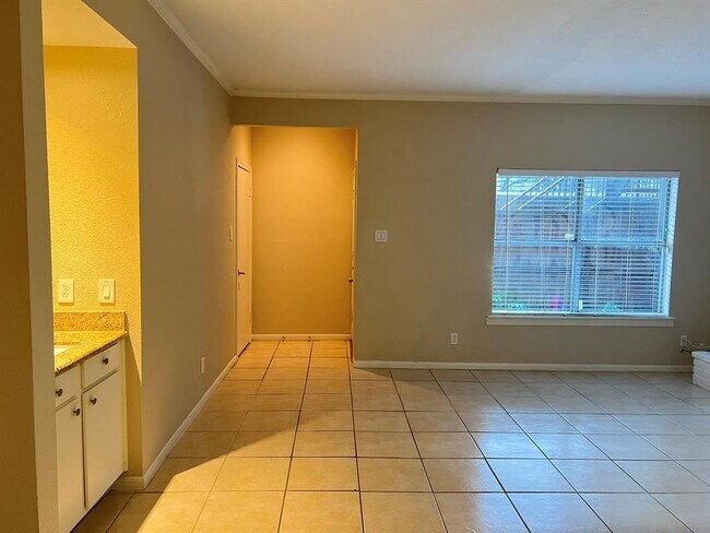 Building Photo - 728 Bering Dr