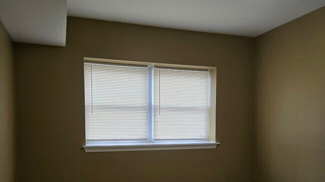 Building Photo - 5948 S King Dr