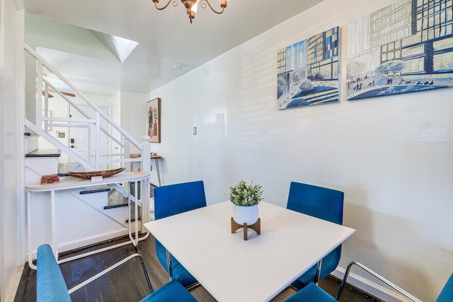 Building Photo - 2430 S Oakland St