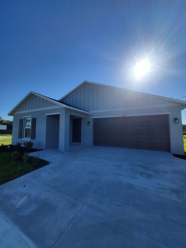Building Photo - 3609 W Gator Cir