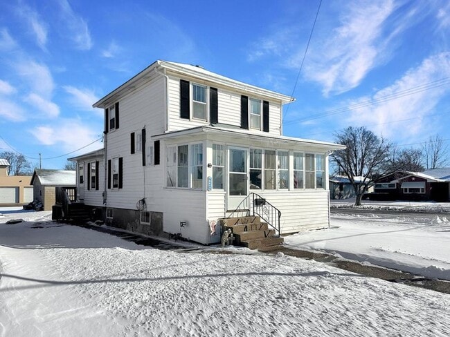 Building Photo - 3BED 2 BATH 2 CAR GARAGE HOME $1500/M TOMAH