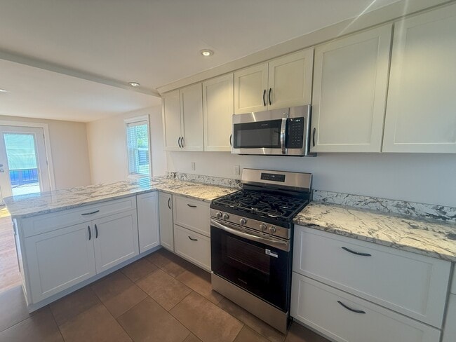 Building Photo - 1430 Simona Dr