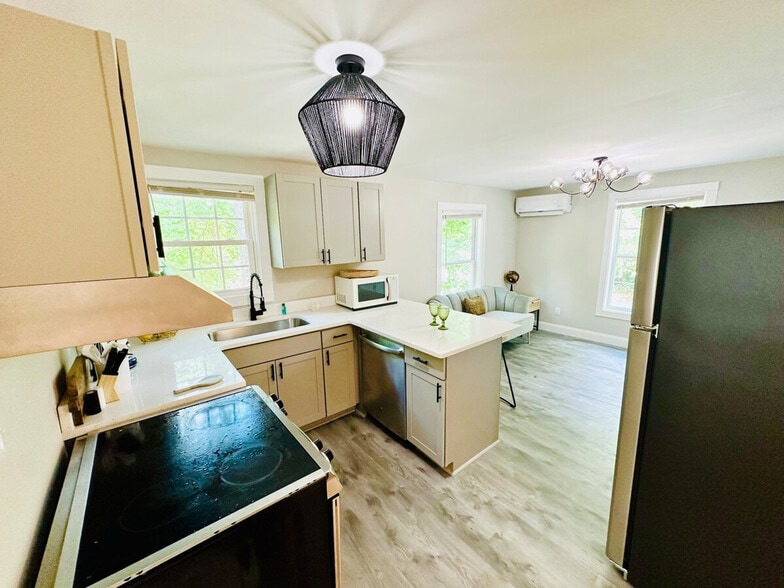 Building Photo - 1 Christopher St