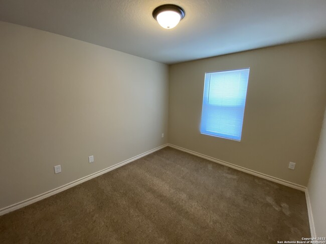 Building Photo - 6958 Lakeview Dr.