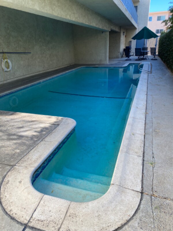 Building Photo - 5354 Lindley Ave