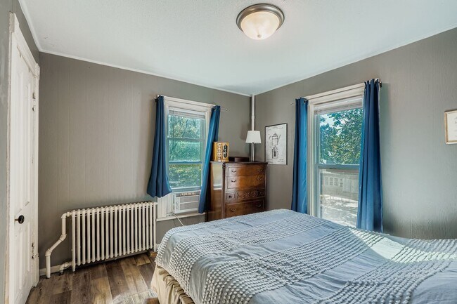 1st Bedroom - 1000 26th Ave NE