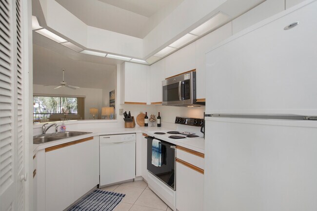Building Photo - 887 Gulf Pavillion Dr