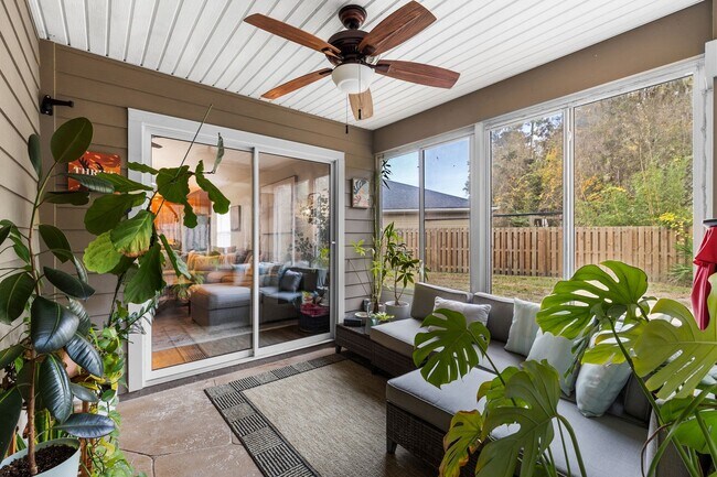 Building Photo - NW Westchester 4 Bedroom 2 Bath Home