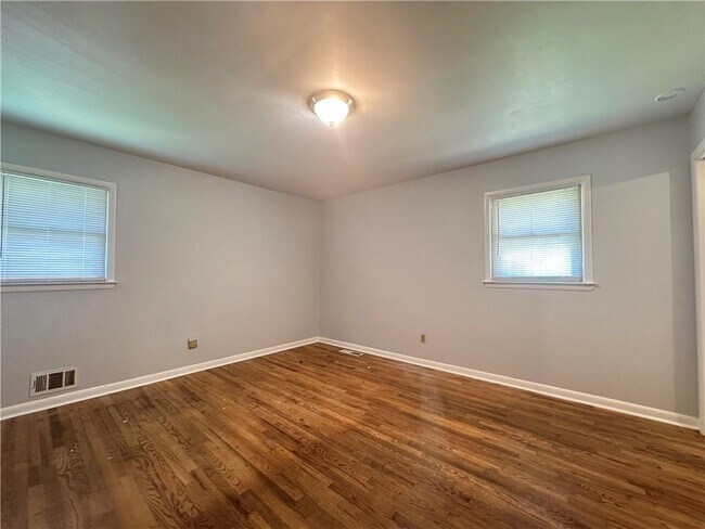 Building Photo - 967 Pine Roc Dr