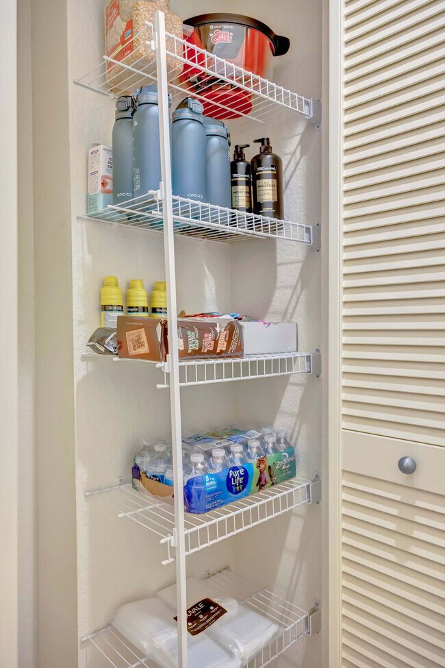 Building Photo - 8101 Resort Village Dr