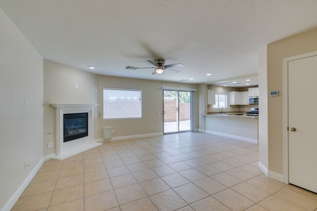 Building Photo - Upgraded spacious 4bedroom home near Mountains Edge!