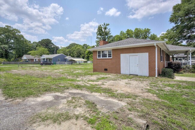 Building Photo - 417 Old Airport Rd