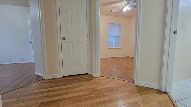 Building Photo - 4831 Dark Canyon Ct