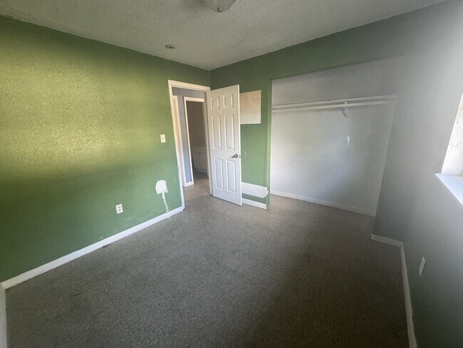 Building Photo - 402 Terry St