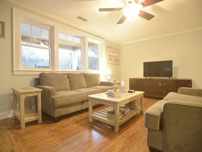 Building Photo - Charming 2BR/1BA Home in West Ashley – W/D...