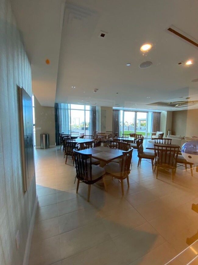 Building Photo - Honolulu Living- Azure Ala Moana 1/1/1 19t...