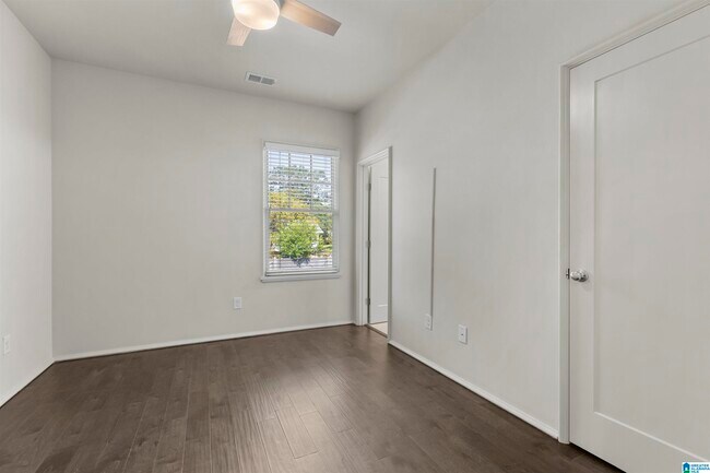 Building Photo - 1348 Calash Ave