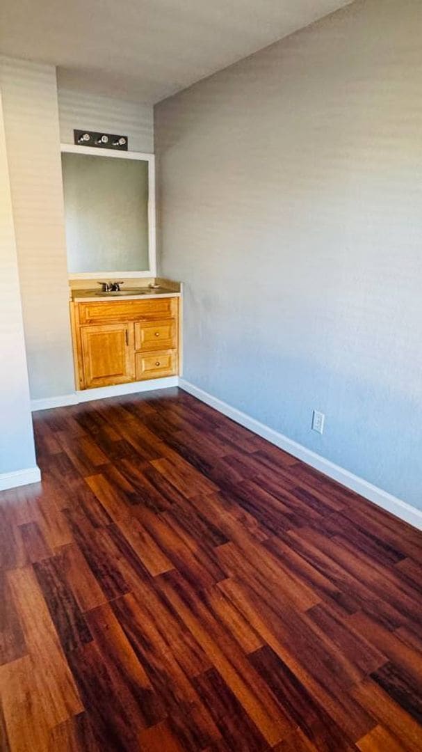 Building Photo - Charming 3BR/1.5BA Townhouse in Pleasanton...