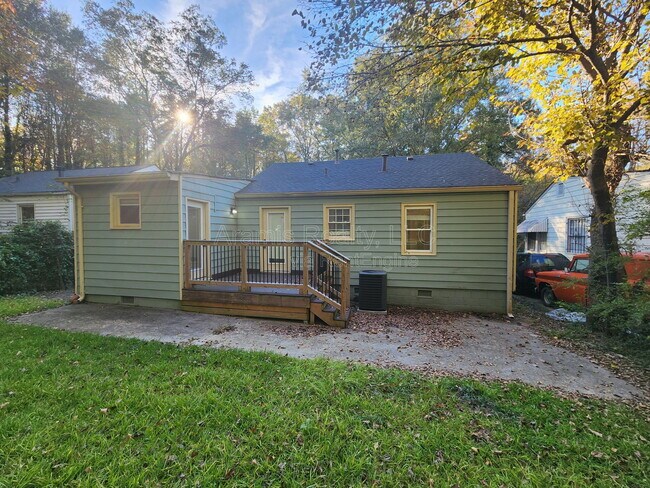 Building Photo - 2992 Palm Dr