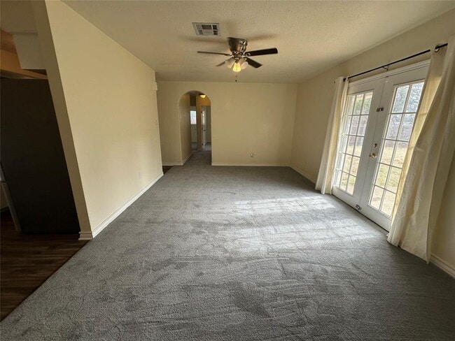 Building Photo - 204 Thompson St