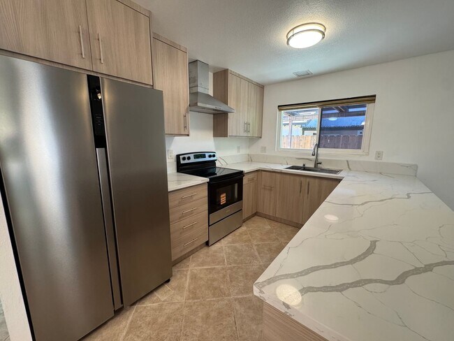 Building Photo - 4 bedroom - 2 Bathroom