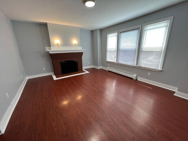 Building Photo - 677 Elm St