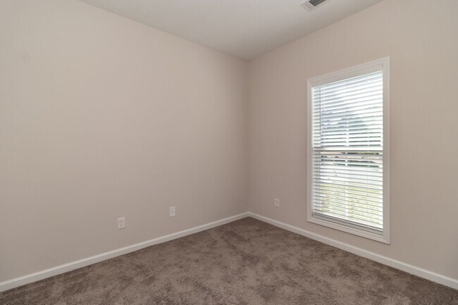 Building Photo - Like New, 4/2, Ranch Home In Grovetown!