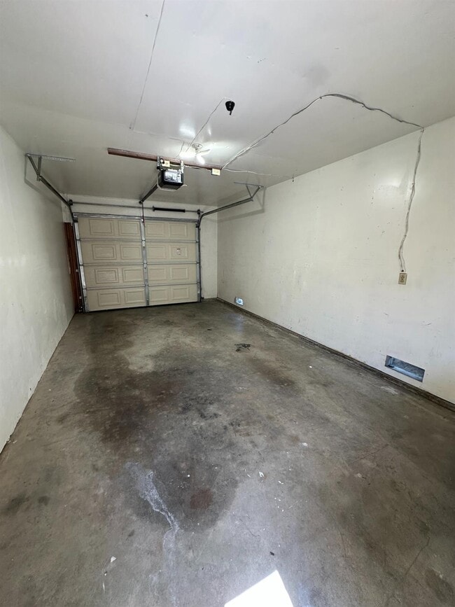 Building Photo - 297 E Bullard Ave
