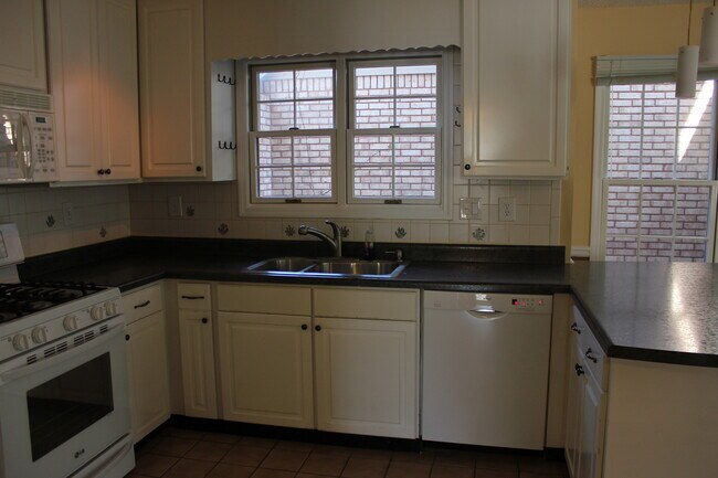 Building Photo - COMING SOON! Beautiful 3 Bed, 2 Bath Home