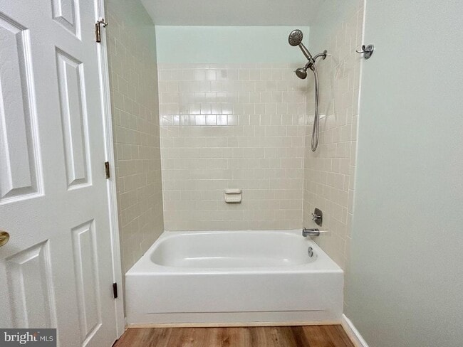 Building Photo - 136 Fairfield Dr