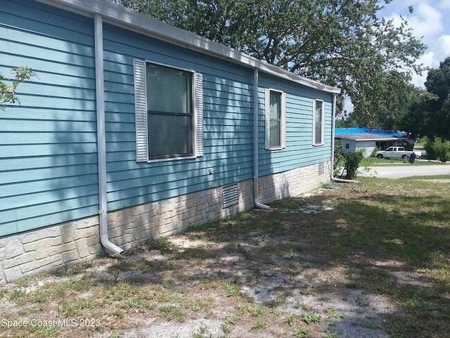 Building Photo - 1609 Ridge Dr