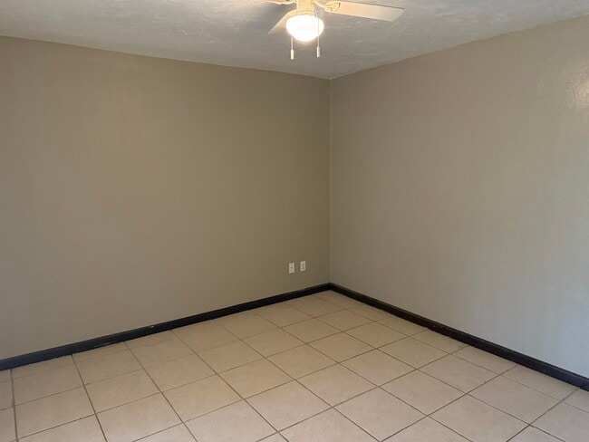 Building Photo - 3743 Donovan Dr