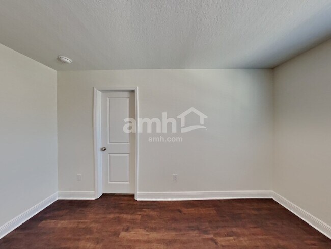 Building Photo - 27349 St Andrews Ave